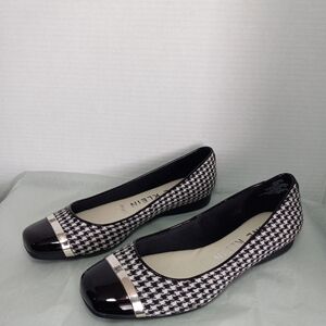 Anne Klein Black and White Houndstooth Flats Size 6 1/2